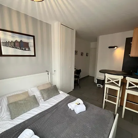 Meres, Studio Proche Memorial De Apartment