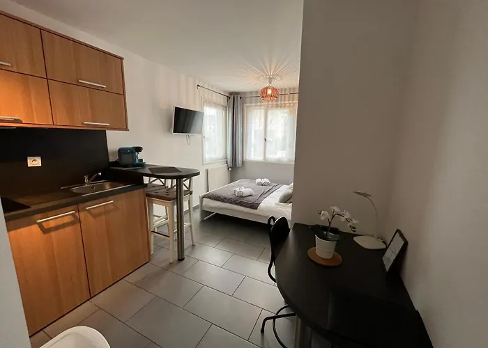 Meres, Studio Proche Memorial De Apartamento