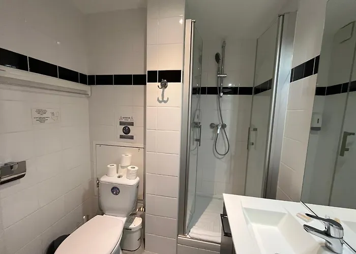 Meres, Studio Proche Memorial De * Caen