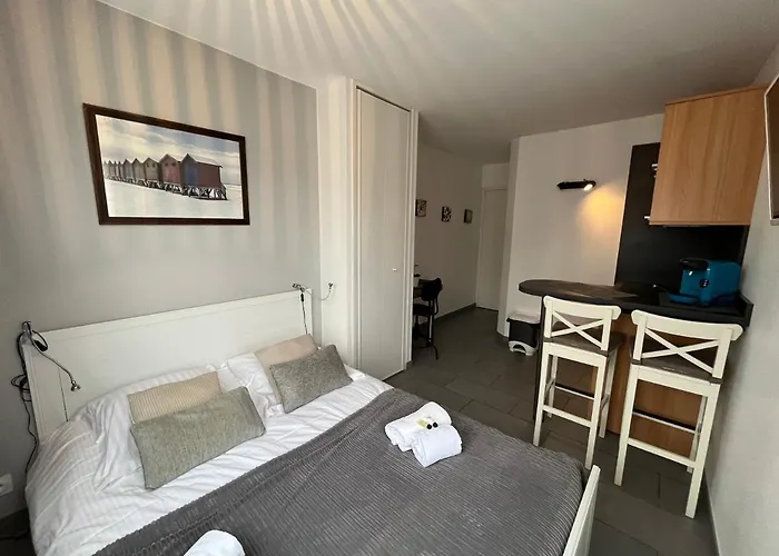 Meres, Studio Proche Memorial De Apartamento