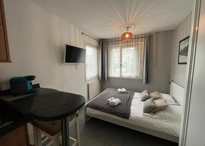 Meres, Studio Proche Memorial De * Caen